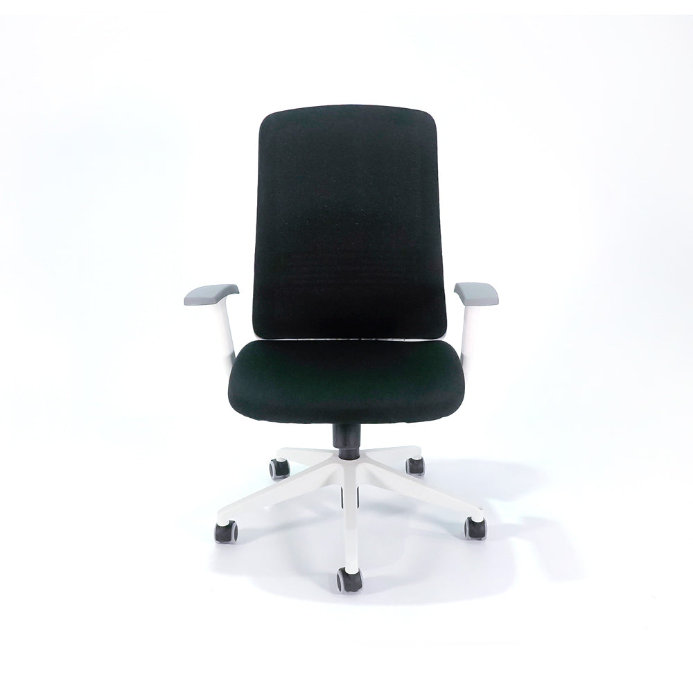 Silla GÜD Color Executive. Base Plástica Blanca